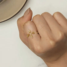 Retro Pattern Cross Ring