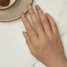 Retro Pattern Cross Ring