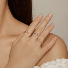 Retro Pattern Cross Ring